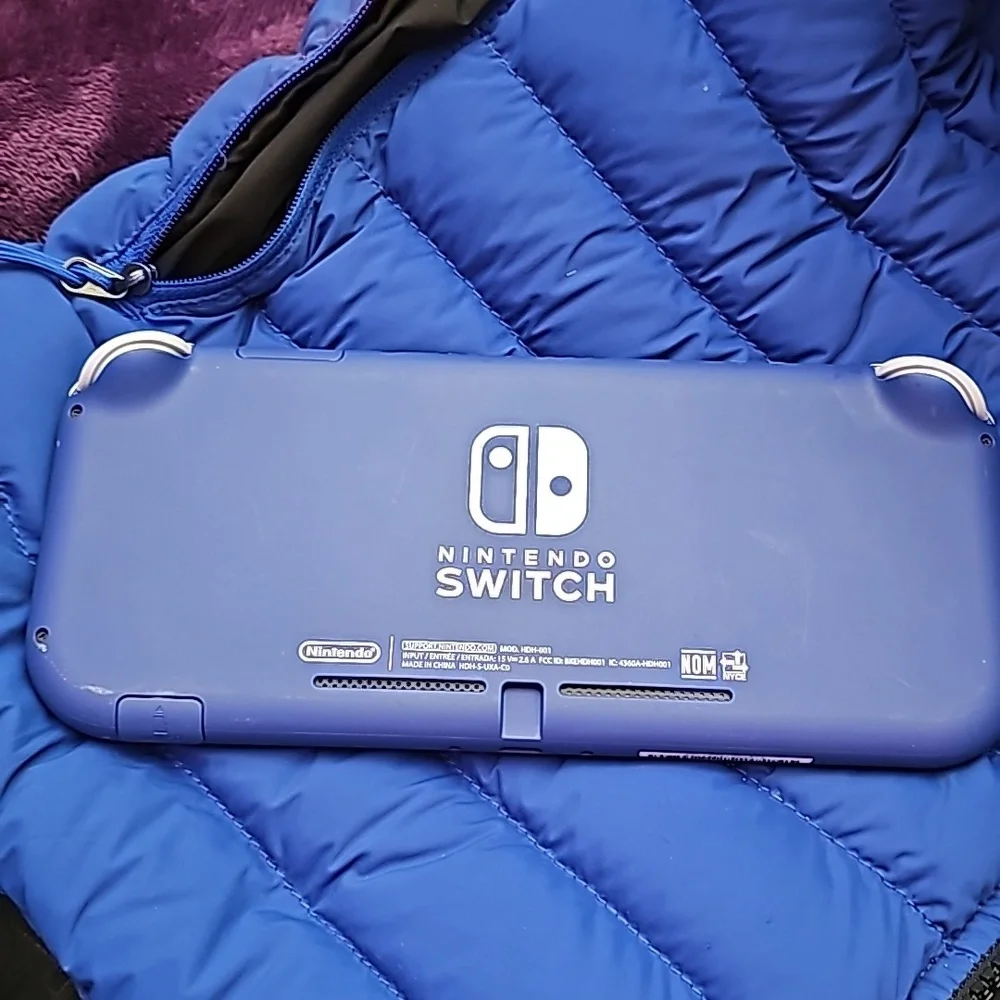 NINTENDO SWITCH - Picture 5 of 9